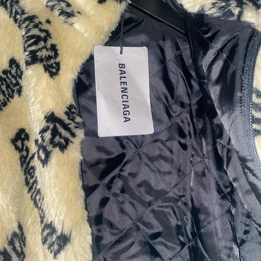 Balenciaga Faux Fur Logo Jacket Beige/Black - Picture 4 of 6